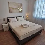 Anna Court 2