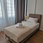 Anna Court 2 *